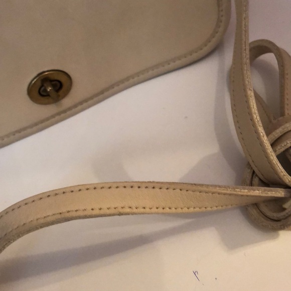 VINTAGE CREAM LEATHER COACH SHOULDER/XBODY Bag - Picture 2 of 8